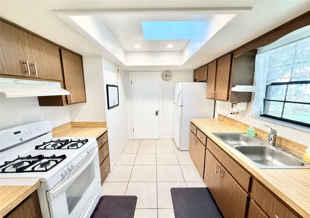 Photo 1 of Single family home for sale at 1031 Park Ave, Tavares, FL 32778 | MLS# G5119533 | Listing updated on 2026-10-28