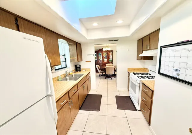 Photo 4 of Single family home for sale at 1031 Park Ave, Tavares, FL 32778 | MLS# G5119533 | Listing updated on 2026-10-28