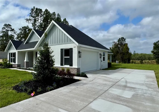 Photo 2 of Single family home for sale at 18441 SW 66th Loop, Dunnellon, FL 34432 | MLS# OM734792 | Listing updated on 2026-10-28