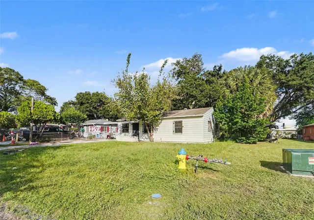 Photo 2 of Single family home for sale at 3921 W Cherry St, Tampa, FL 33607 | MLS# TB8561993 | Listing updated on 2026-10-29