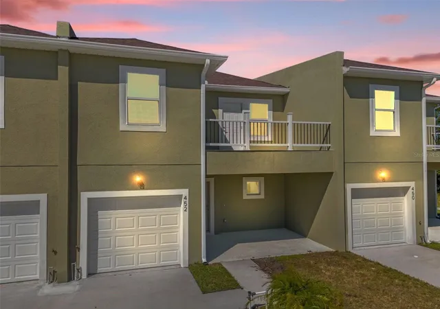 Photo 1 of Townhouse for sale at 452 Lake Shore Pkwy, Davenport, FL 33896 | MLS# O6453125 | Listing updated on 2026-10-29