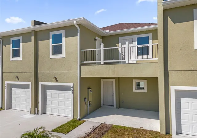 Photo 1 of Townhouse for sale at 452 Lake Shore Pkwy, Davenport, FL 33896 | MLS# O6453125 | Listing updated on 2026-10-29