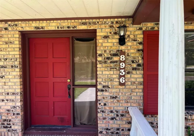 Photo 2 of Single family home for sale at 8936 Rose Hl Dr, Orlando, FL 32818 | MLS# S5160298 | Listing updated on 2026-10-28