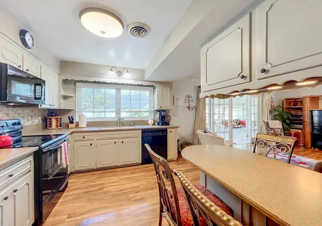 Photo 4 of Single family home for sale at 3521 Edland Dr, Orlando, FL 32806 | MLS# O6453130 | Listing updated on 2026-10-28