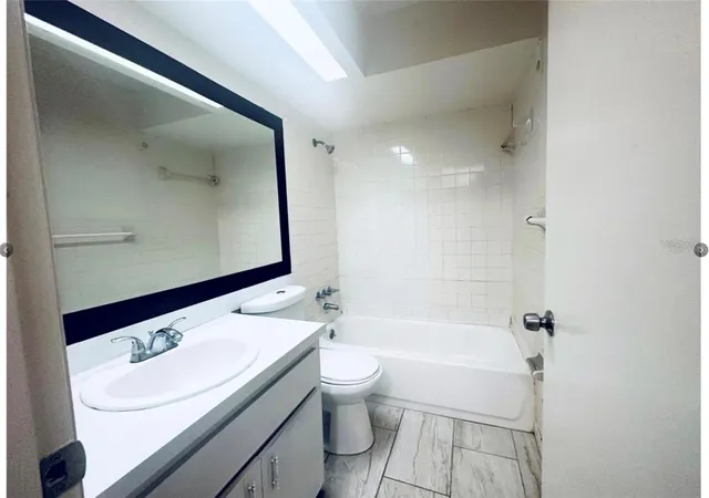 Photo 3 of House for sale at 101 Lake Hunter Dr #15 & 16, Lakeland, FL 33803 | MLS# O6453149 | Listing updated on 2026-10-28