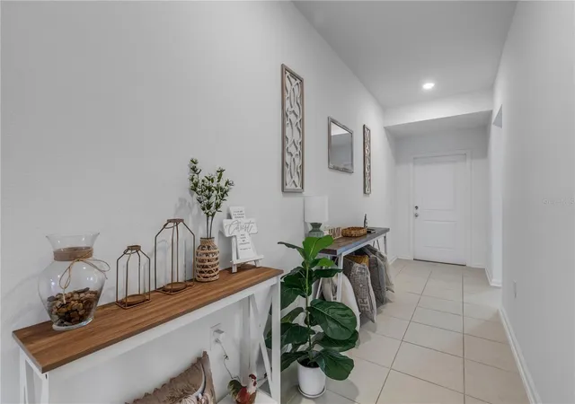 Photo 4 of Single family home for sale at 1295 Belle Isle Ln, Daytona Beach, FL 32124 | MLS# V4952016 | Listing updated on 2026-10-28
