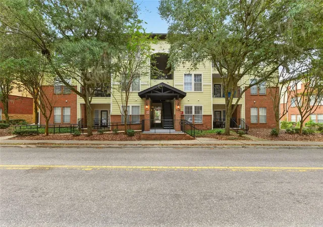 Condo for sale at 1235 SW 9th Road #304, GAINESVILLE, FL 32601 | MLS# GC544475