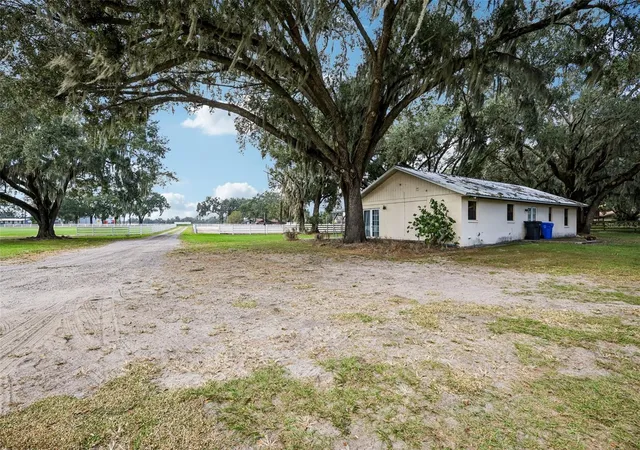 Photo 2 of Single family home for sale at 1521 Cre Rd, Dover, FL 33527 | MLS# TB8562040 | Listing updated on 2026-10-28