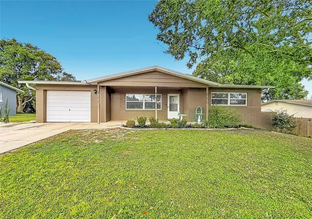 Photo 3 of Single family home for sale at 220 S Jackson St, Beverly Hills, FL 34465 | MLS# O6453175 | Listing updated on 2026-10-30