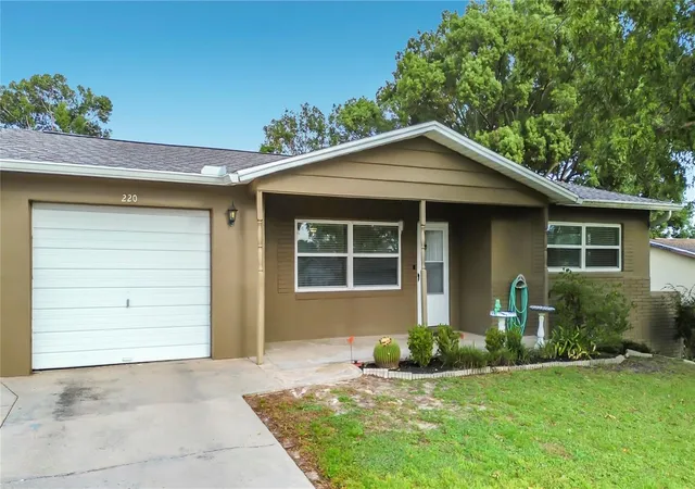 Photo 4 of Single family home for sale at 220 S Jackson St, Beverly Hills, FL 34465 | MLS# O6453175 | Listing updated on 2026-10-30