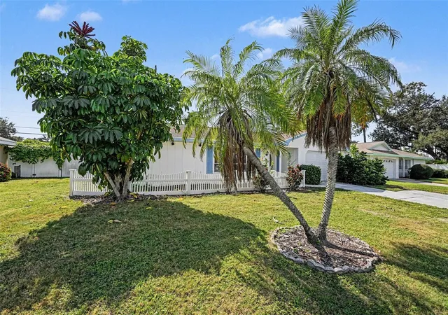 Photo 4 of Single family home for sale at 13570 99th Avenue N, Seminole, FL 33776 | MLS# TB8562062 | Listing updated on 2026-10-29