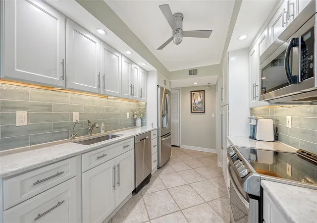 Photo 1 of Condo for sale at 2425 Gulf Of Mexico Dr #1E, Longboat Key, FL 34228 | MLS# A4711049 | Listing updated on 2026-10-28