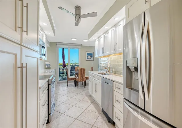 Photo 2 of Condo for sale at 2425 Gulf Of Mexico Dr #1E, Longboat Key, FL 34228 | MLS# A4711049 | Listing updated on 2026-10-28