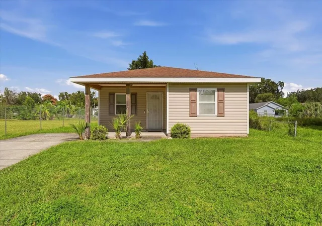 Single family home for sale at 881 5th Street, WINTER HAVEN, FL 33881 | MLS# L4966084