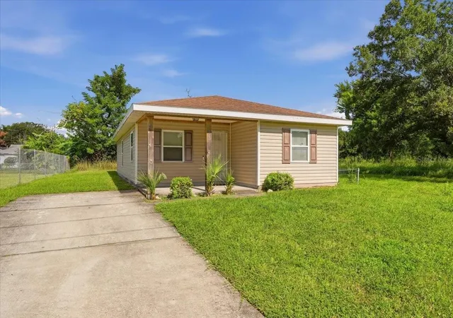 Photo 1 of Single family home for sale at 881 5th Street, Winter Haven, FL 33881 | MLS# L4966084 | Listing updated on 2026-10-28