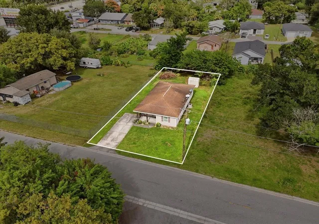 Photo 4 of Single family home for sale at 881 5th Street, Winter Haven, FL 33881 | MLS# L4966084 | Listing updated on 2026-10-28