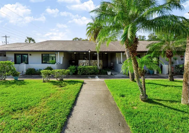 Photo 1 of Single family home for sale at 1221 13th Circle Se, Largo, FL 33771 | MLS# TB8562078 | Listing updated on 2026-10-29