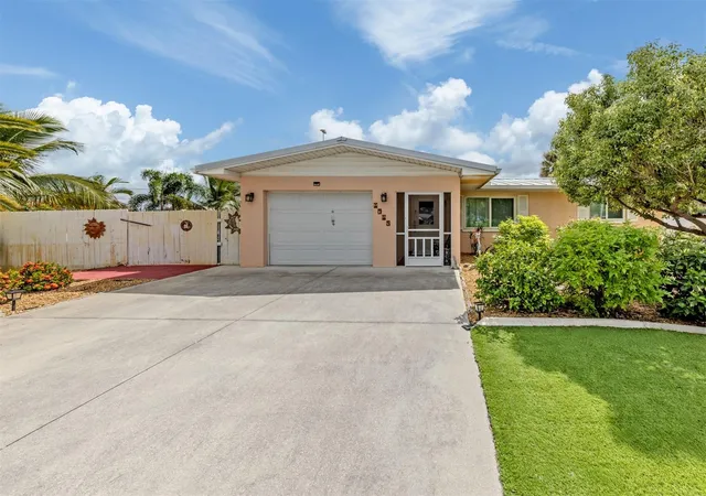 Photo 3 of Single family home for sale at 1045 Falcon Rd, Venice, FL 34293 | MLS# N6146363 | Listing updated on 2026-10-29