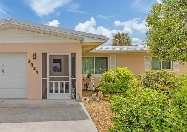 Photo 4 of Single family home for sale at 1045 Falcon Rd, Venice, FL 34293 | MLS# N6146363 | Listing updated on 2026-10-29