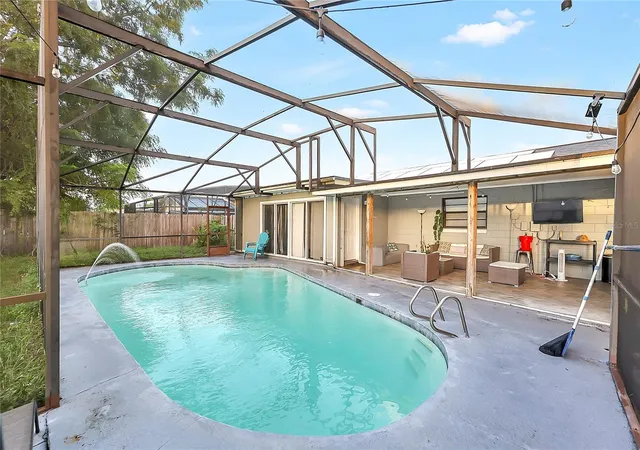 Photo 4 of Single family home for sale at 730 Park Manor Dr, Orlando, FL 32825 | MLS# O6453206 | Listing updated on 2026-10-28