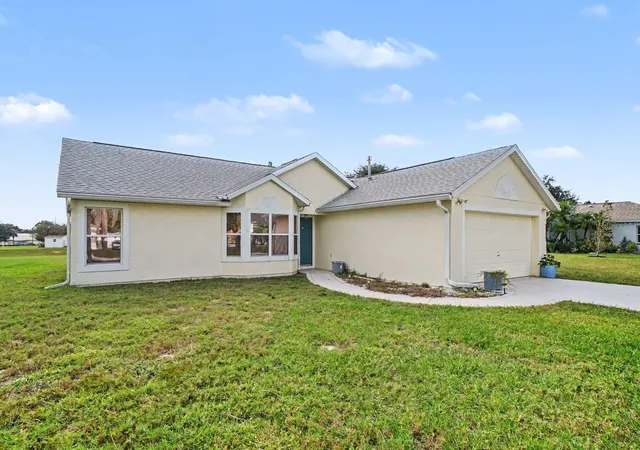 Photo 2 of Single family home for sale at 13354 Biscayne Dr, Grand Island, FL 32735 | MLS# O6453223 | Listing updated on 2026-10-29