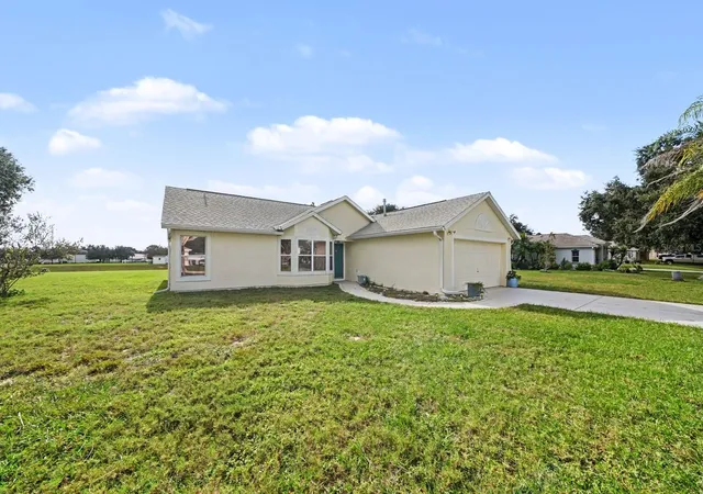 Photo 3 of Single family home for sale at 13354 Biscayne Dr, Grand Island, FL 32735 | MLS# O6453223 | Listing updated on 2026-10-29