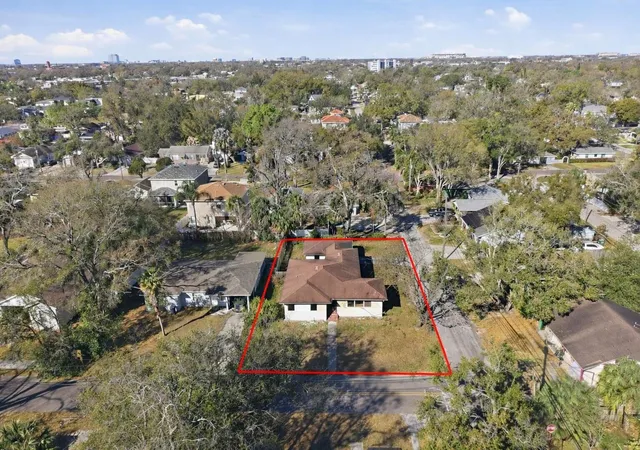 Photo 2 of Single family home for sale at 2812 N Munro St, Tampa, FL 33602 | MLS# TB8562123 | Listing updated on 2026-10-31