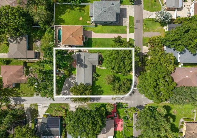 Photo 2 of Single family home for sale at 2725 N Myrtle Ave, Tampa, FL 33602 | MLS# TB8562128 | Listing updated on 2026-10-31
