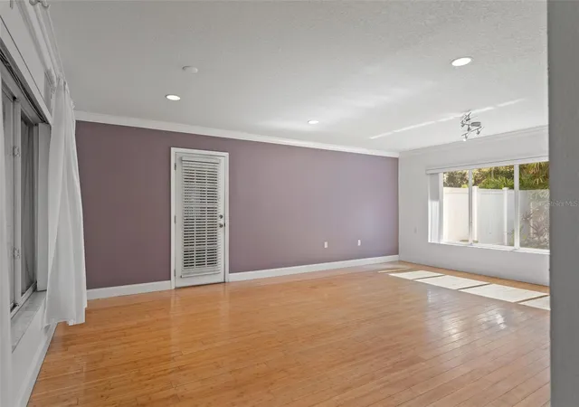 Photo 4 of Single family home for sale at 2725 N Myrtle Ave, Tampa, FL 33602 | MLS# TB8562128 | Listing updated on 2026-10-31