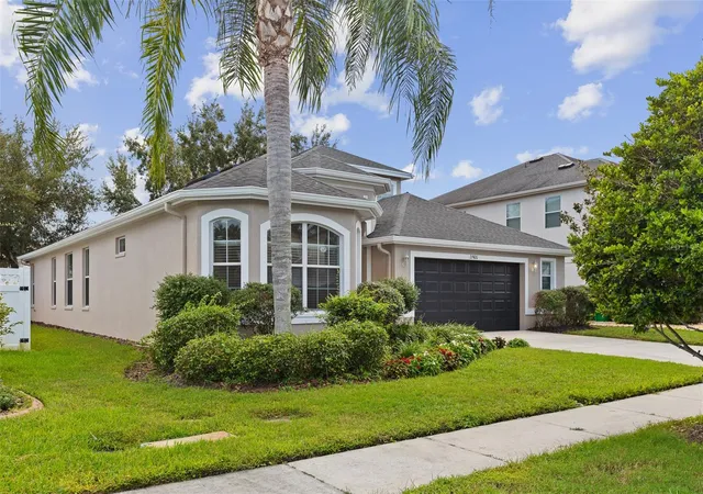 Photo 3 of Single family home for sale at 27426 Silver Thatch Dr, Wesley Chapel, FL 33544 | MLS# TB8562133 | Listing updated on 2026-10-29