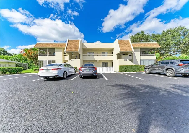 Photo 1 of Condo for sale at 7304 W Country Clb Dr N #115, Sarasota, FL 34243 | MLS# A4711081 | Listing updated on 2026-10-29