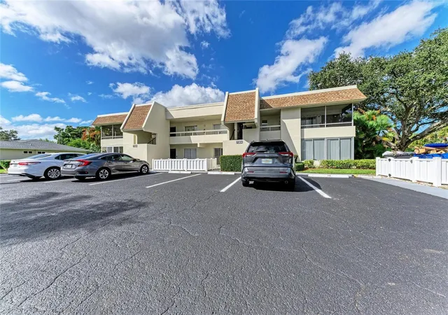 Photo 2 of Condo for sale at 7304 W Country Clb Dr N #115, Sarasota, FL 34243 | MLS# A4711081 | Listing updated on 2026-10-29