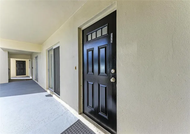 Photo 3 of Condo for sale at 7304 W Country Clb Dr N #115, Sarasota, FL 34243 | MLS# A4711081 | Listing updated on 2026-10-29