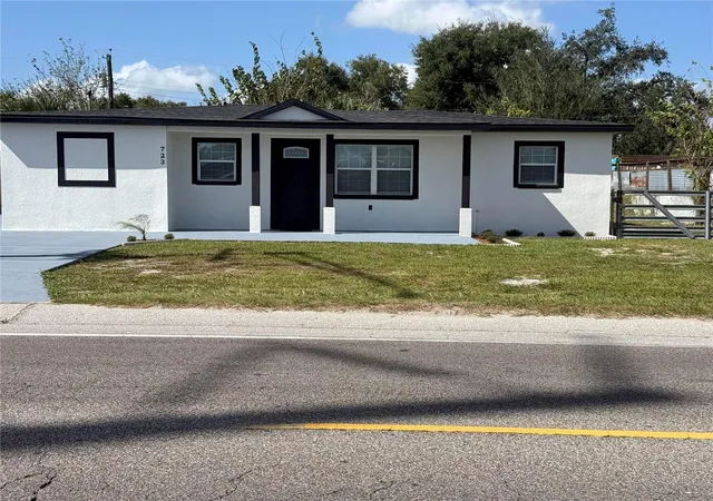 Photo 1 of Single family home for sale at 723 S Combee Rd, Lakeland, FL 33801 | MLS# TB8562143 | Listing updated on 2026-10-28