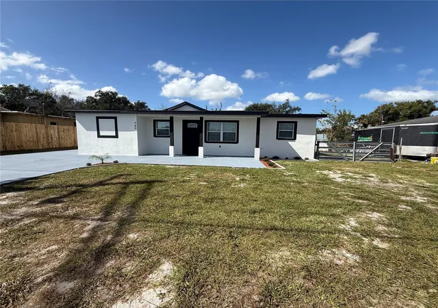 Photo 2 of Single family home for sale at 723 S Combee Rd, Lakeland, FL 33801 | MLS# TB8562143 | Listing updated on 2026-10-28