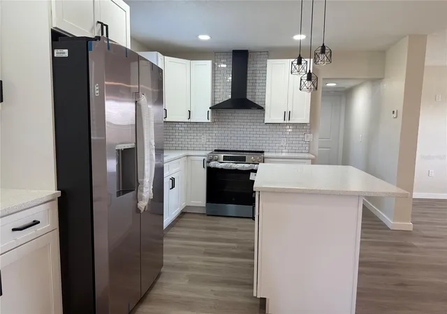 Photo 4 of Single family home for sale at 723 S Combee Rd, Lakeland, FL 33801 | MLS# TB8562143 | Listing updated on 2026-10-28