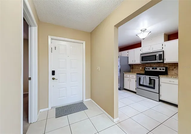 Photo 4 of Townhouse for sale at 3881 Villa Rose Ln, Orlando, FL 32808 | MLS# O6453237 | Listing updated on 2026-10-29