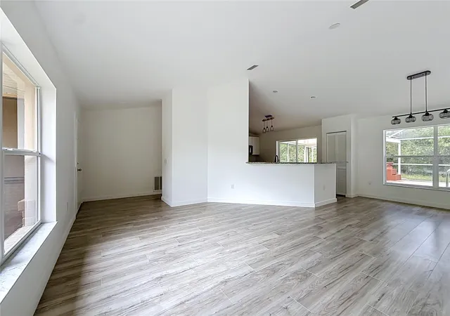 Photo 4 of Single family home for sale at 11 Carnation Ct E, Homosassa, FL 34446 | MLS# O6453238 | Listing updated on 2026-10-28