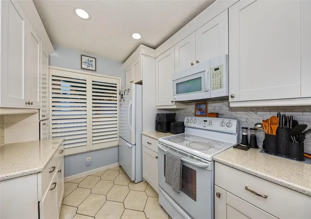 Photo 3 of Condo for sale at 6219 Palma Del Mar Blvd S #211, Saint Petersburg, FL 33715 | MLS# TB8562147 | Listing updated on 2026-10-30
