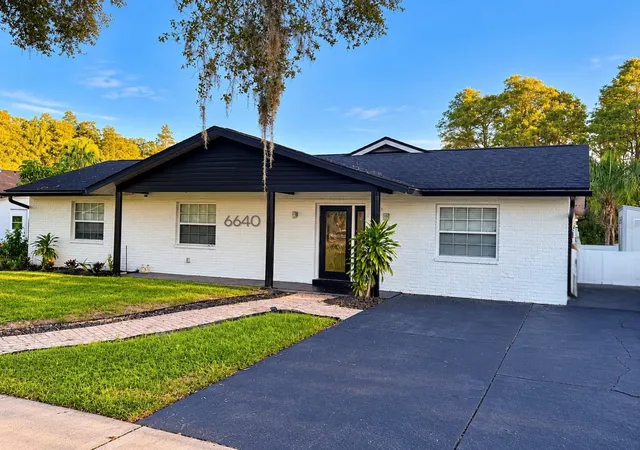 Photo 2 of Single family home for sale at 6640 Winding Oak Dr, Tampa, FL 33625 | MLS# TB8562152 | Listing updated on 2026-10-29
