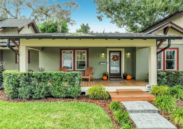 Photo 3 of Single family home for sale at 1228 Edwards Ln, Orlando, FL 32804 | MLS# O6453249 | Listing updated on 2026-10-29