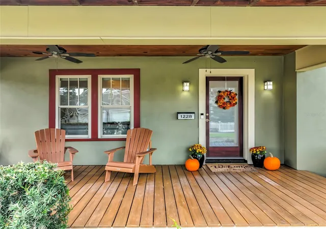 Photo 4 of Single family home for sale at 1228 Edwards Ln, Orlando, FL 32804 | MLS# O6453249 | Listing updated on 2026-10-29