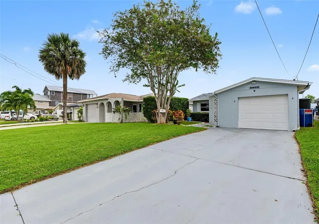 Photo 1 of Single family home for sale at 5106 Blue Heron Dr, New Port Richey, FL 34652 | MLS# W7890688 | Listing updated on 2026-10-29