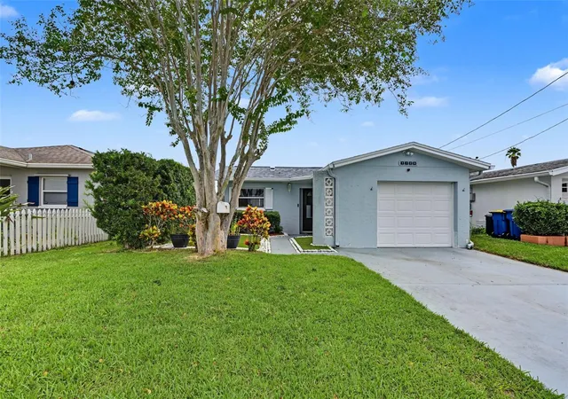 Photo 2 of Single family home for sale at 5106 Blue Heron Dr, New Port Richey, FL 34652 | MLS# W7890688 | Listing updated on 2026-10-29