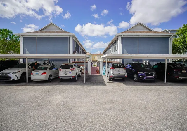 Listing Photo 2 - Condo for sale in building located at 218 S Tampania Ave, TAMPA, FL 33609 - Unit #-