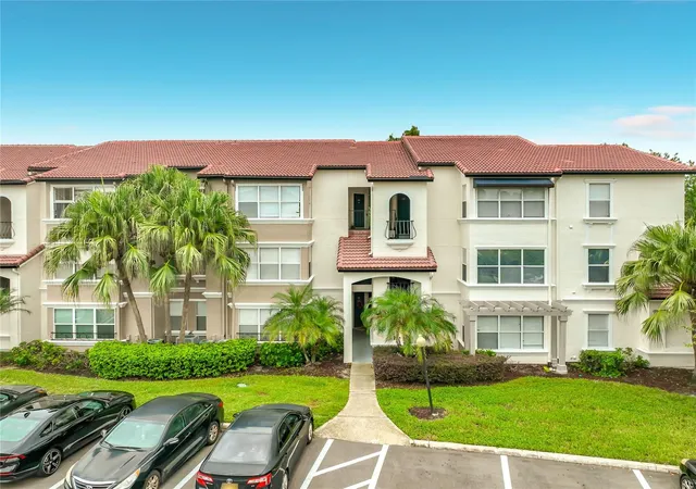 Photo 2 of Condo for sale at 5140 Conroy Rd #18, Orlando, FL 32811 | MLS# L4966093 | Listing updated on 2026-10-28