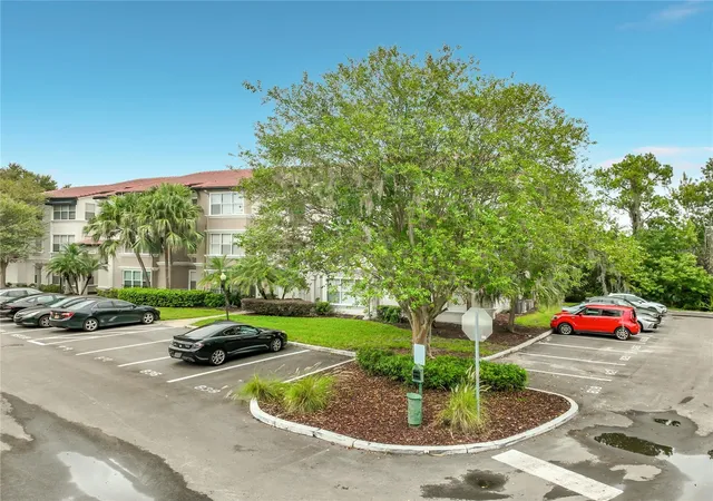 Photo 3 of Condo for sale at 5140 Conroy Rd #18, Orlando, FL 32811 | MLS# L4966093 | Listing updated on 2026-10-28