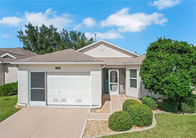 Single family home for sale at 933 Eagles Landing, LEESBURG, FL 34748 | MLS# G5119550