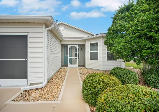Photo 4 of Single family home for sale at 933 Eagles Landing, Leesburg, FL 34748 | MLS# G5119550 | Listing updated on 2026-10-29