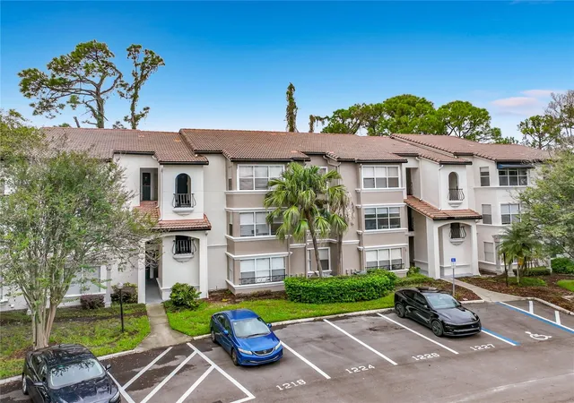 Photo 1 of Condo for sale at 5148 Conroy Rd #34, Orlando, FL 32811 | MLS# L4966096 | Listing updated on 2026-10-28